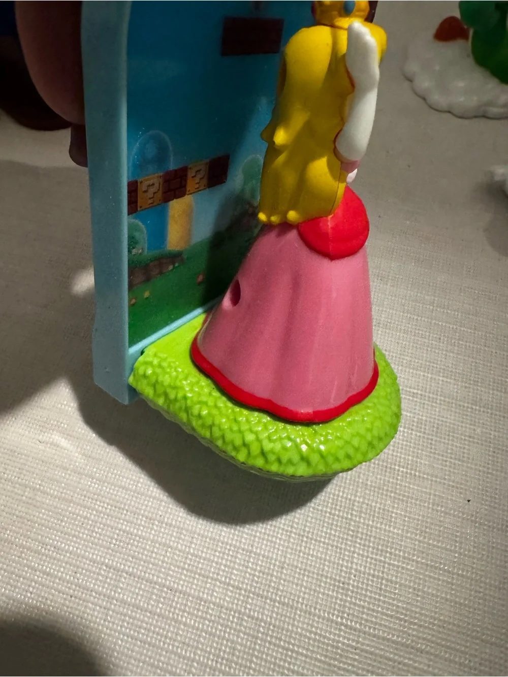 Nintendo Mario, Luigi, Peach Princess, Yoshi, Bowser, 1Up McDonalds Figurines